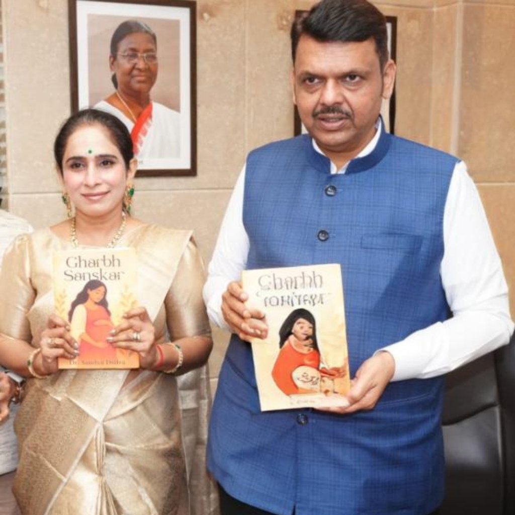 Dr. Sandya Dsilva presenting book to Devendra Fadnavis